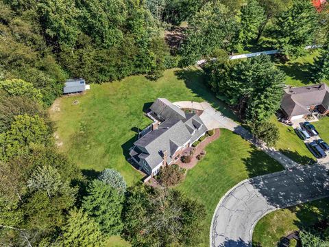 Photo of 2010 Deer Trail, Warsaw, IN 46580 (MLS # 202539005)