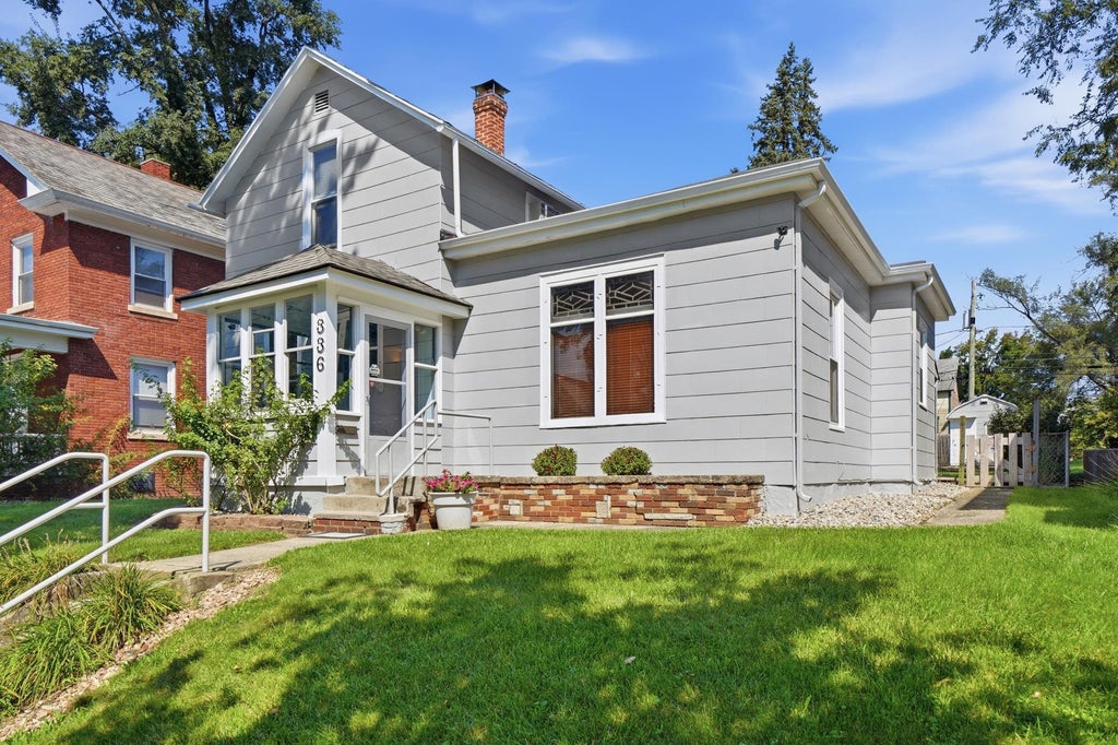 Photo of 336 W Creighton Avenue, Fort Wayne, IN 46807 (MLS # 202636422)