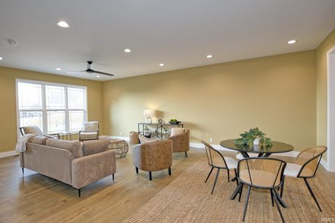 Tiny photo for 10143 Gallop Way, Evansville, IN 47725 (MLS # 202548564)