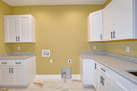 Tiny photo for 10143 Gallop Way, Evansville, IN 47725 (MLS # 202548564)