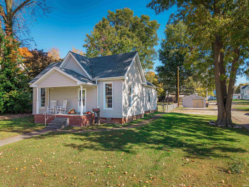 Photo of 722 College Avenue, Mount Vernon, IN 47620 (MLS # 202544936)