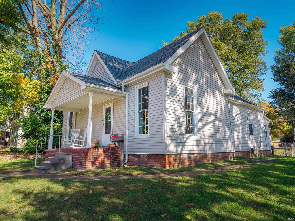 Photo of 722 College Avenue, Mount Vernon, IN 47620 (MLS # 202544936)