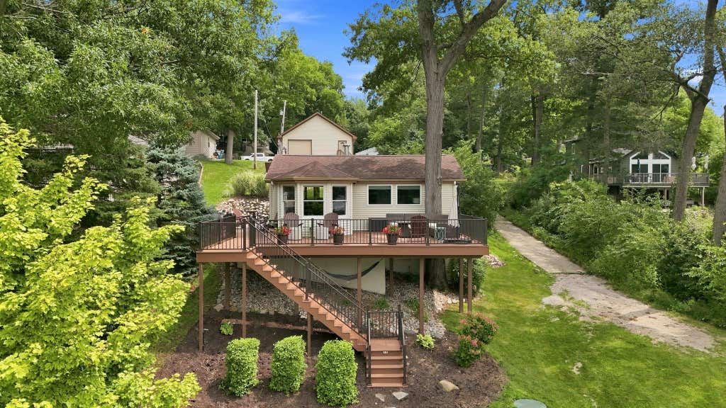 Photo of 520 Lane 274 Crooked Lk LK, Angola, IN 46703 (MLS # 202633370)