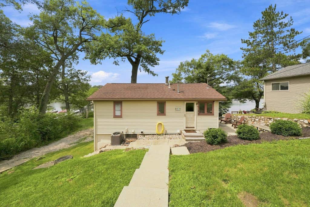 Photo of 520 Lane 274 Crooked Lk LK, Angola, IN 46703 (MLS # 202633370)