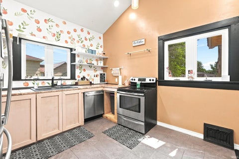 Tiny photo for 602 S Wayne Street, Hamilton, IN 46742 (MLS # 202629360)