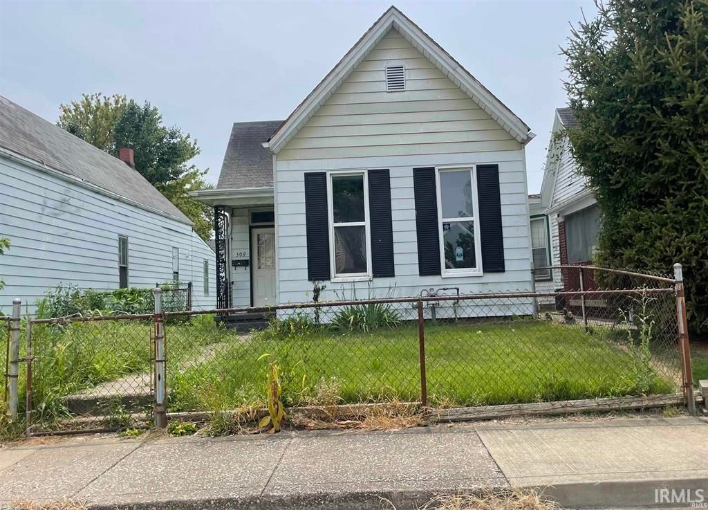 Photo of 509 E Iowa Street, Evansville, IN 47711 (MLS # 202604100)