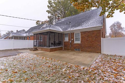 Tiny photo for 1708 Washington Avenue, Evansville, IN 47714 (MLS # 202545490)
