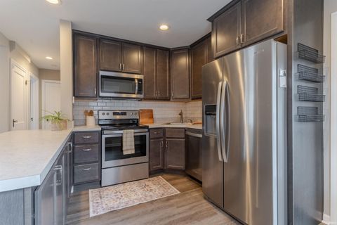 Tiny photo for 1708 Washington Avenue, Evansville, IN 47714 (MLS # 202545490)