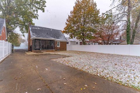 Tiny photo for 1708 Washington Avenue, Evansville, IN 47714 (MLS # 202545490)
