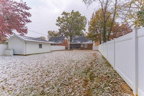 Tiny photo for 1708 Washington Avenue, Evansville, IN 47714 (MLS # 202545490)