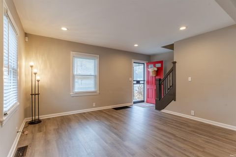 Tiny photo for 1708 Washington Avenue, Evansville, IN 47714 (MLS # 202545490)