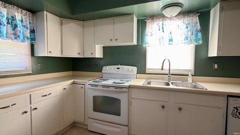 Tiny photo for 908 W Fourth Street, Mount Vernon, IN 47620 (MLS # 202635619)