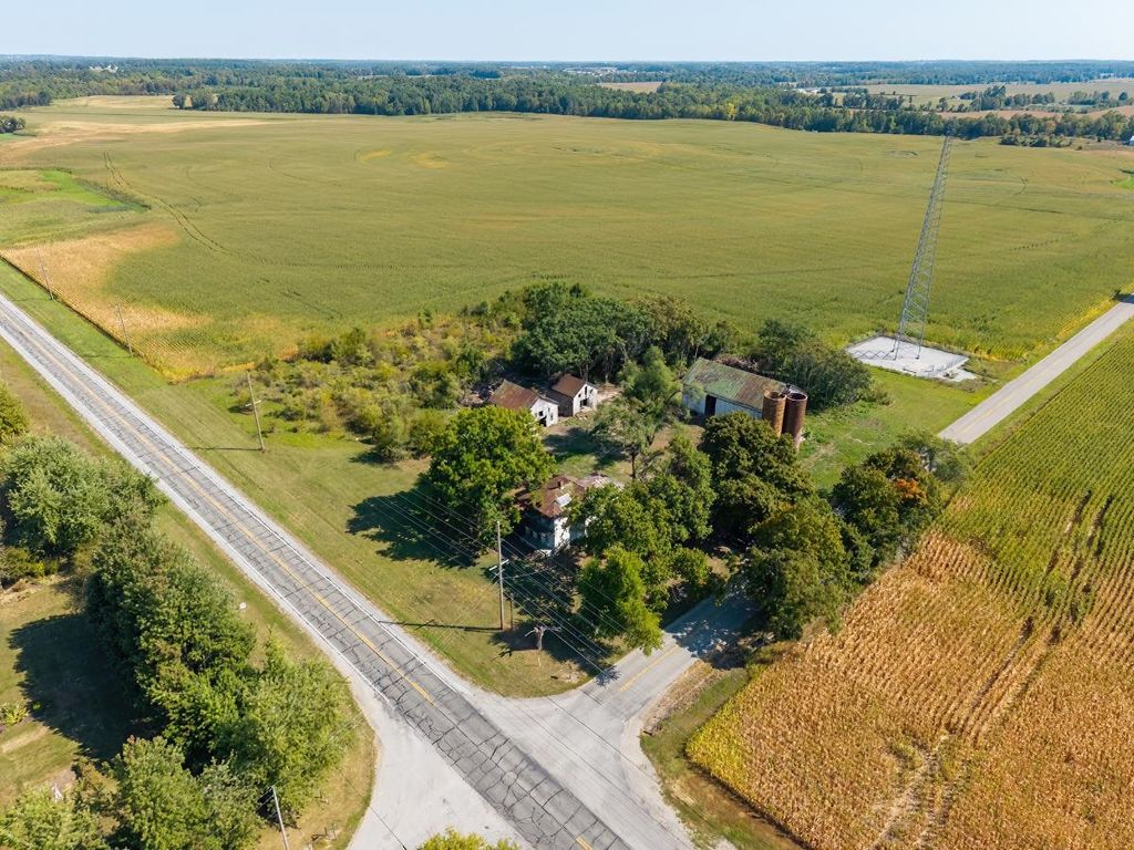 Photo of 990 W 400 S, Pleasant Lake, IN 46779 (MLS # 202537119)