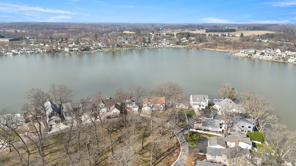Photo of 1080 Lane 210 Hamilton Lake, Hamilton, IN 46742 (MLS # 202609364)
