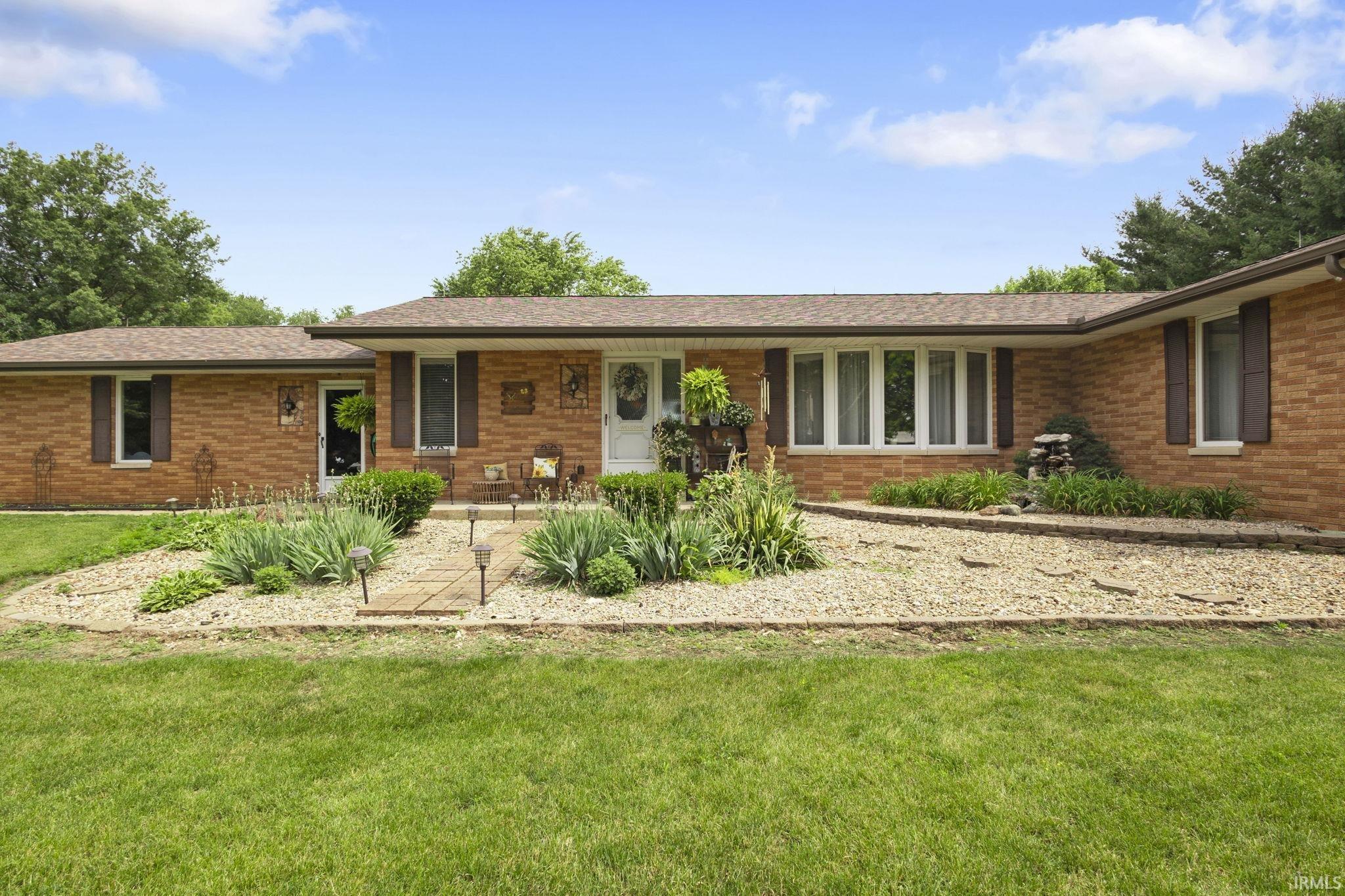 Goshen, Indiana 46528, United States, 5 Bedrooms Bedrooms, ,3 BathroomsBathrooms,Residential,Pending,156480