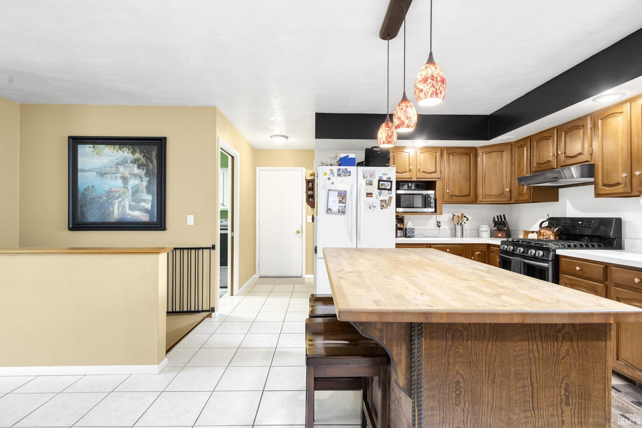 Goshen, Indiana 46528, United States, 5 Bedrooms Bedrooms, ,3 BathroomsBathrooms,Residential,Pending,156480