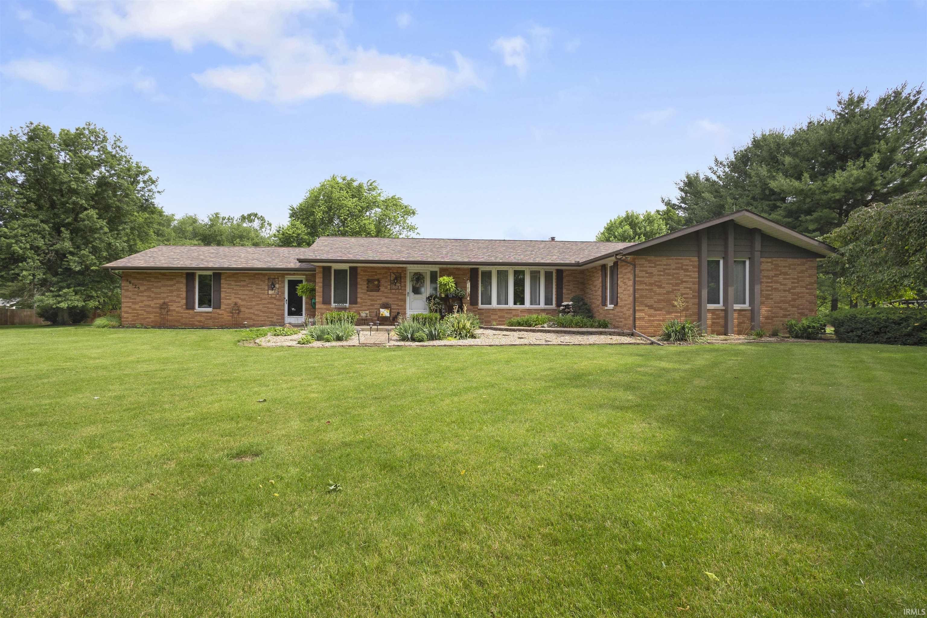 Goshen, Indiana 46528, United States, 5 Bedrooms Bedrooms, ,3 BathroomsBathrooms,Residential,Pending,156480