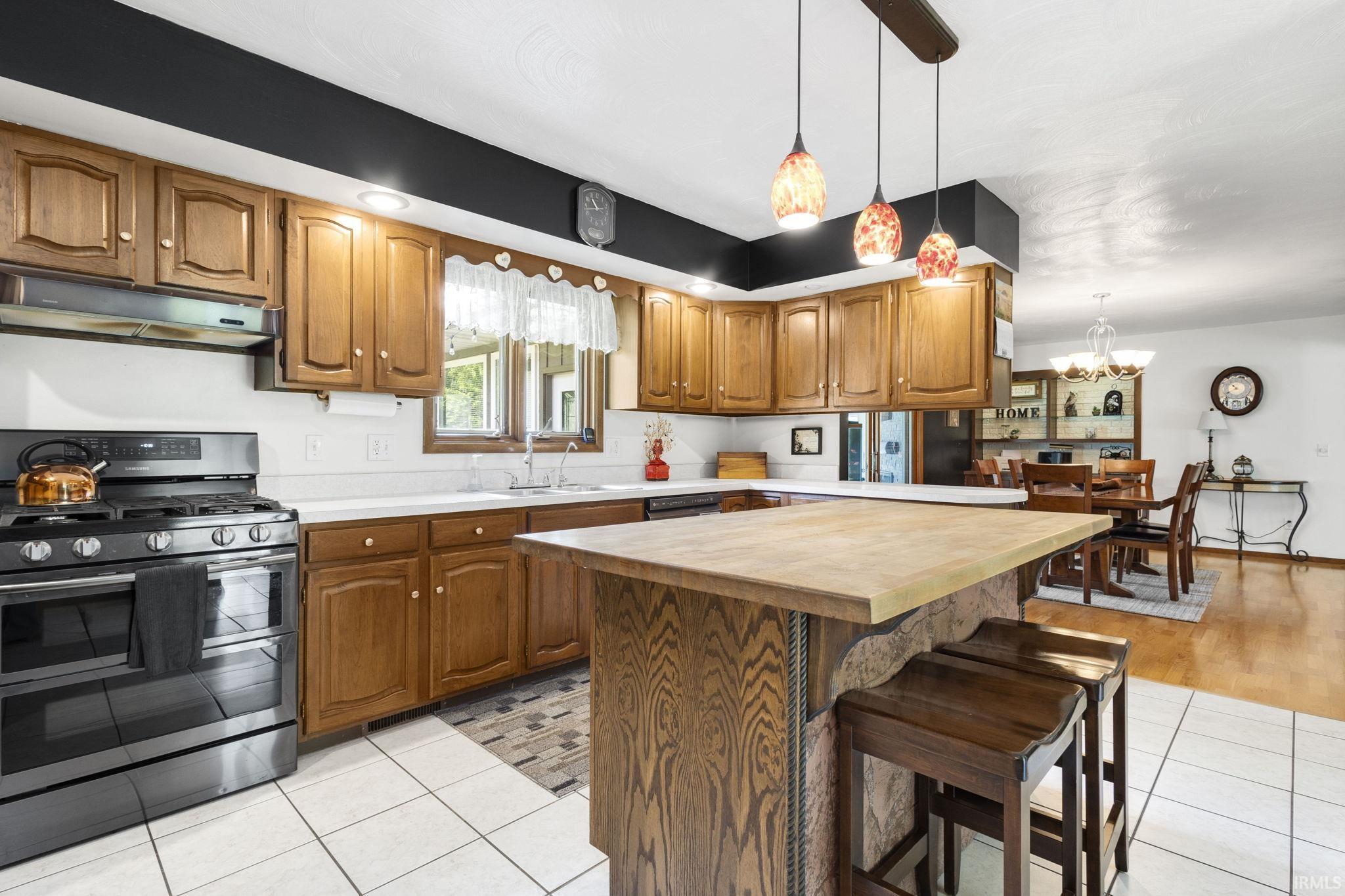 Goshen, Indiana 46528, United States, 5 Bedrooms Bedrooms, ,3 BathroomsBathrooms,Residential,Pending,156480