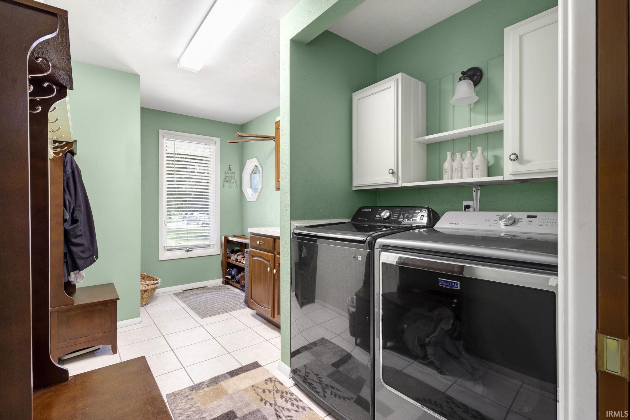 Goshen, Indiana 46528, United States, 5 Bedrooms Bedrooms, ,3 BathroomsBathrooms,Residential,Pending,156480