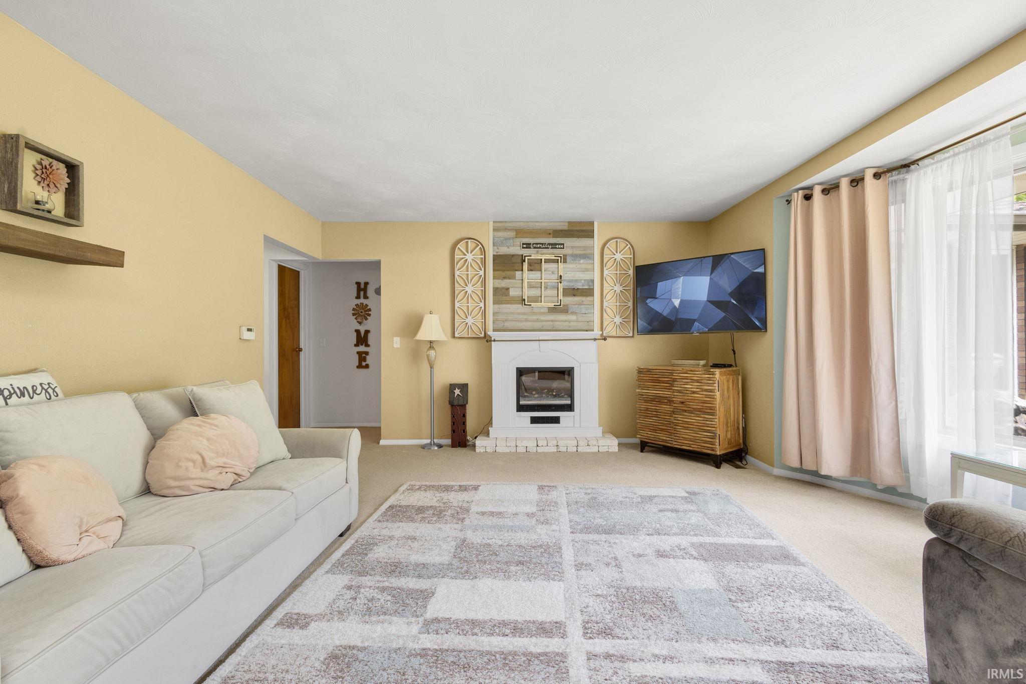 Goshen, Indiana 46528, United States, 5 Bedrooms Bedrooms, ,3 BathroomsBathrooms,Residential,Pending,156480