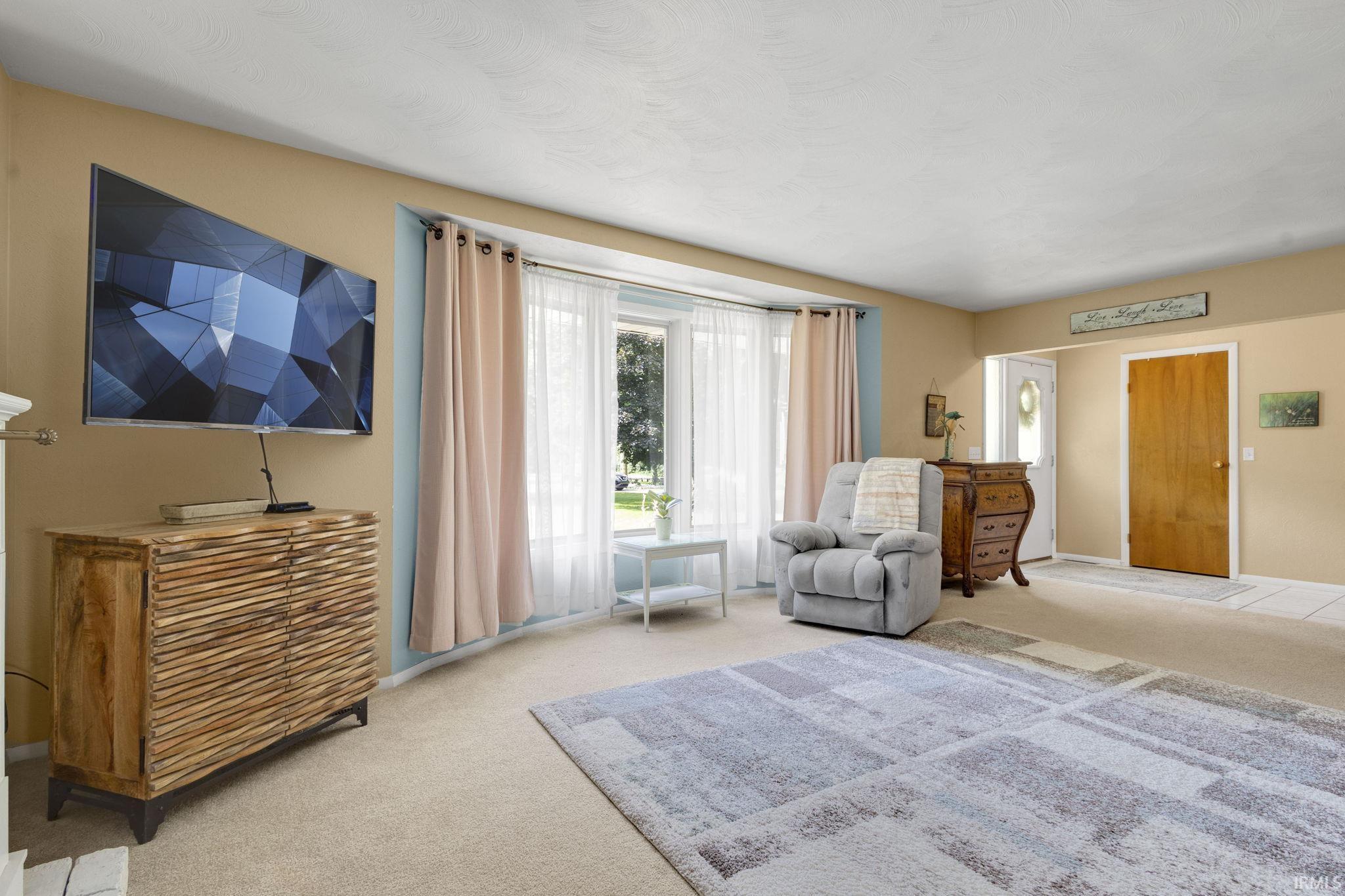 Goshen, Indiana 46528, United States, 5 Bedrooms Bedrooms, ,3 BathroomsBathrooms,Residential,Pending,156480