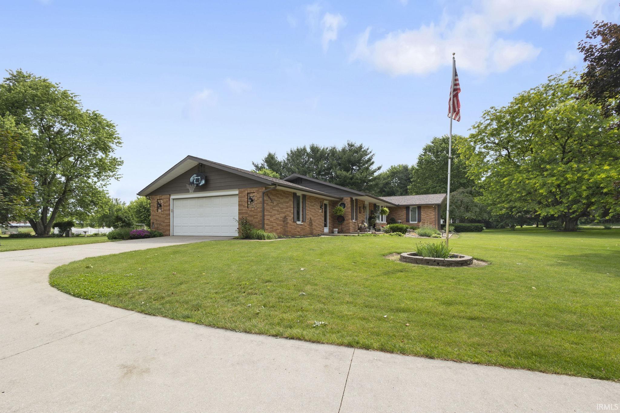 Goshen, Indiana 46528, United States, 5 Bedrooms Bedrooms, ,3 BathroomsBathrooms,Residential,Pending,156480