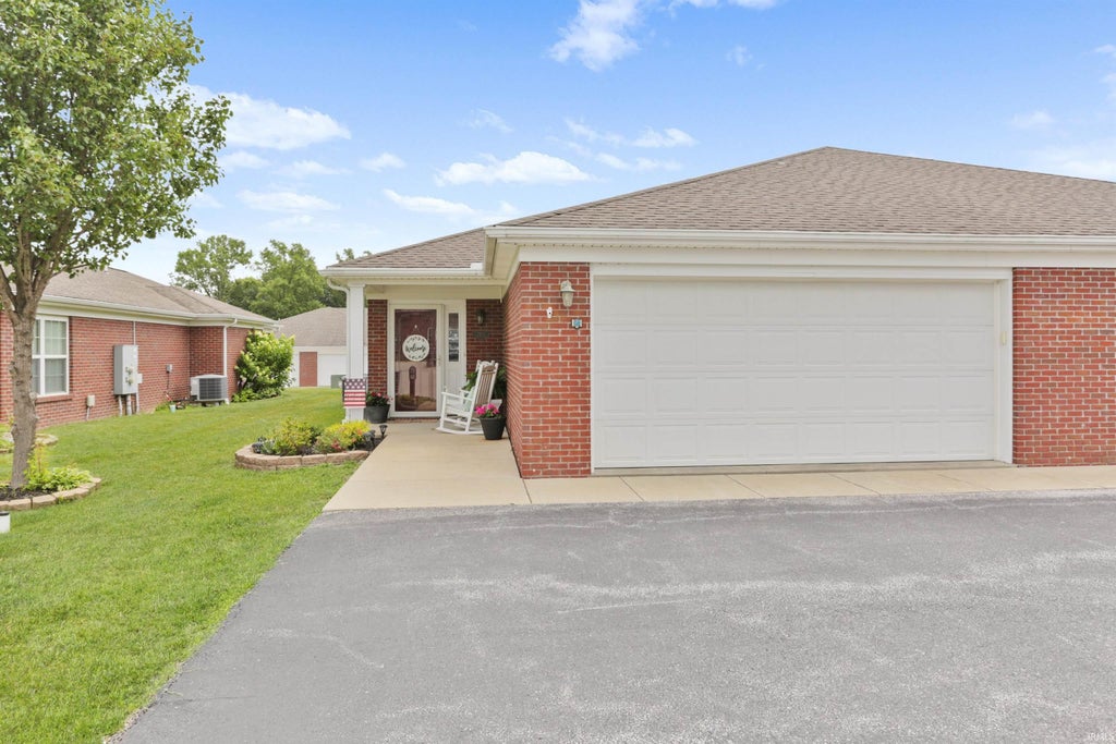 Photo of 7421 Brycen Lane, Evansville, IN 47725 (MLS # 202624656)