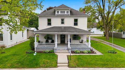 Photo of 157 Walnut Street, Wabash, IN 46992 (MLS # 202617798)