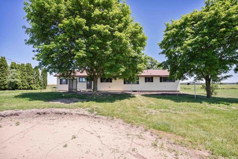 Tiny photo for 7987 N CR 525 W, Royal Center, IN 46978 (MLS # 202621370)