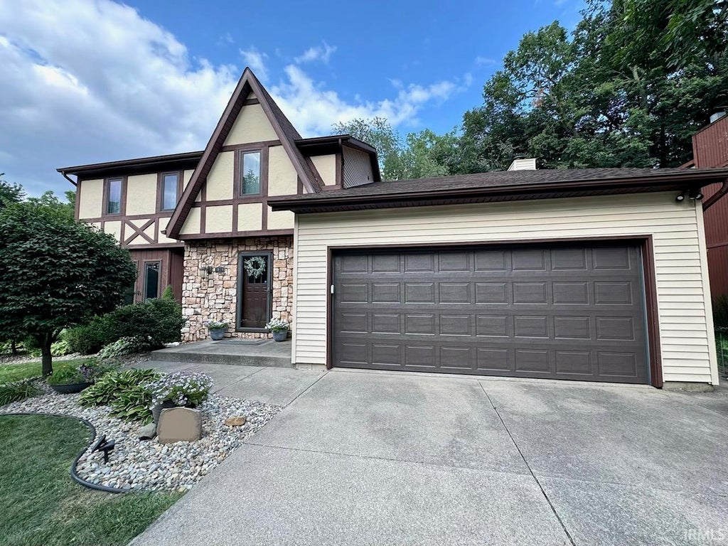 Photo of 1834 Forest Edge Drive, Mishawaka, IN 46544 (MLS # 202630318)