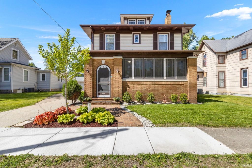 Photo of 522 Laurel Street, Elkhart, IN 46514 (MLS # 202618659)