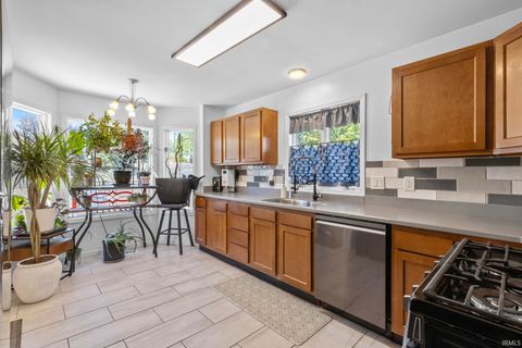 Tiny photo for 522 Laurel Street, Elkhart, IN 46514 (MLS # 202618659)
