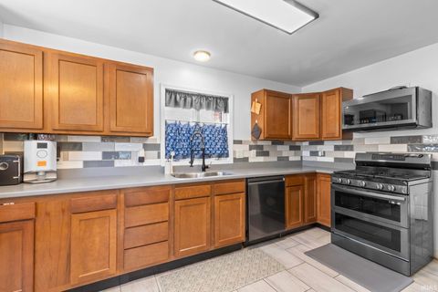 Tiny photo for 522 Laurel Street, Elkhart, IN 46514 (MLS # 202618659)