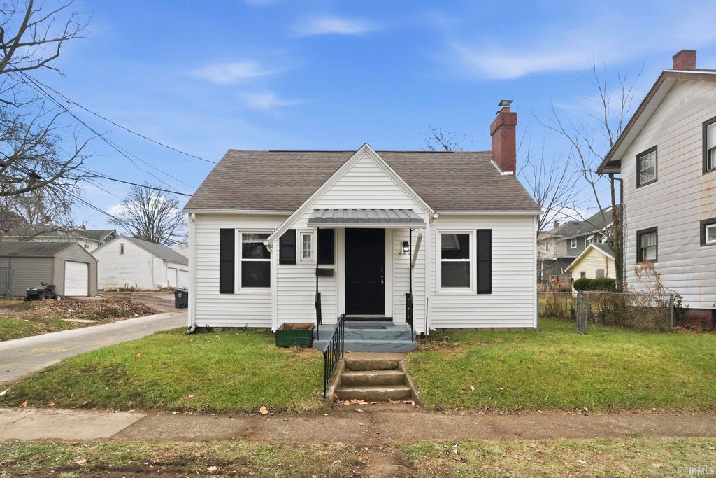 Photo of 225 W Darrow Avenue, Fort Wayne, IN 46807 (MLS # 202549653)