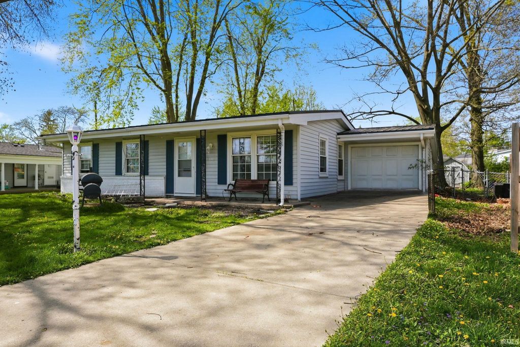 Photo of 214 W Crown Lane, Fort Wayne, IN 46807 (MLS # 202616145)