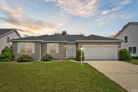512 Shepherds Cove Drive, Osceola, IN 46561 - #: 202518374