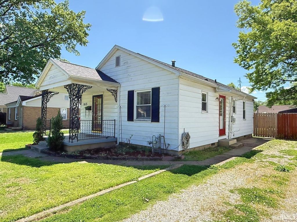 Photo of 1615 Ravenswood Drive, Evansville, IN 47714 (MLS # 202614399)