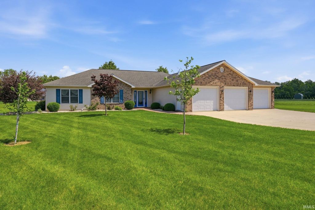 Photo of 3827 NW SR 116 Road, Markle, IN 46770 (MLS # 202619152)