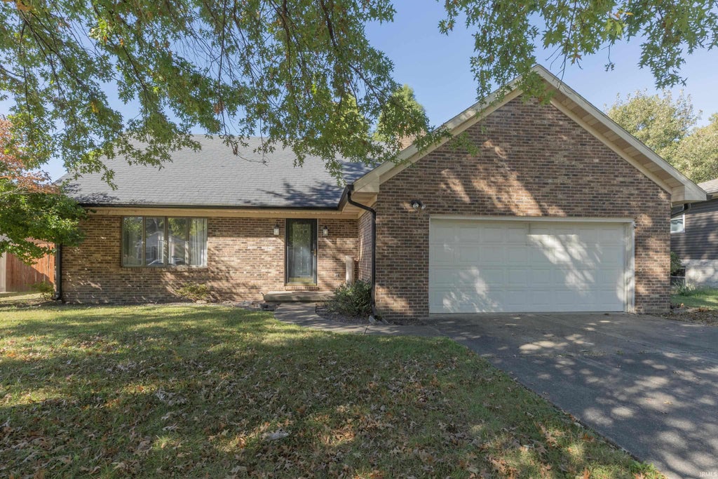 Photo of 1900 N COLONY Road, Evansville, IN 47715 (MLS # 202643360)