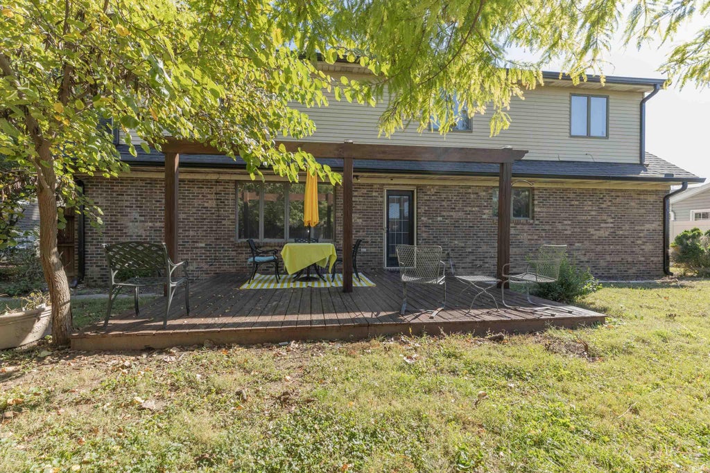 Photo of 1900 N COLONY Road, Evansville, IN 47715 (MLS # 202643360)