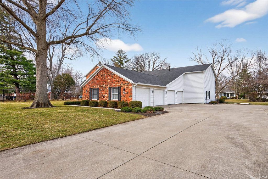 Photo of 4501 N Wheeling Avenue #8B-202, Muncie, IN 47304 (MLS # 202605377)