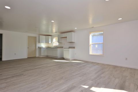 Tiny photo for 204 W 8th Street, Jonesboro, IN 46938 (MLS # 202543560)