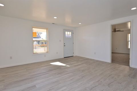 Tiny photo for 204 W 8th Street, Jonesboro, IN 46938 (MLS # 202543560)