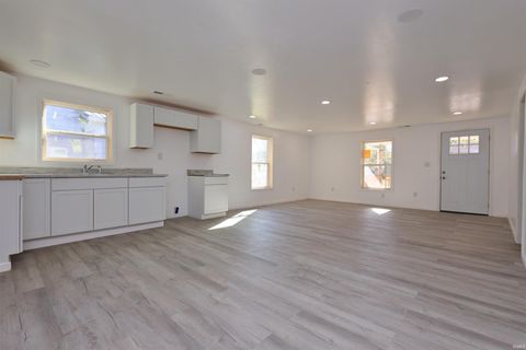 Tiny photo for 204 W 8th Street, Jonesboro, IN 46938 (MLS # 202543560)