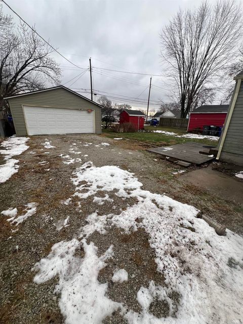 Tiny photo for 1128 S Elizabeth Street, Kokomo, IN 46902 (MLS # 202548602)