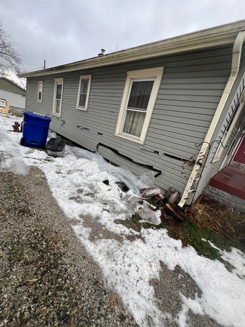 Tiny photo for 1128 S Elizabeth Street, Kokomo, IN 46902 (MLS # 202548602)