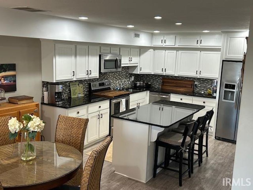 Photo of 12601 N Pleasant Grove Road, Syracuse, IN 46567 (MLS # 202611553)