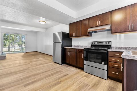 Tiny photo for 652 Northgate Circle, Rochester, IN 46975 (MLS # 202613457)