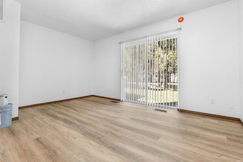 Tiny photo for 652 Northgate Circle, Rochester, IN 46975 (MLS # 202613457)