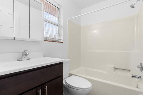 Tiny photo for 652 Northgate Circle, Rochester, IN 46975 (MLS # 202613457)